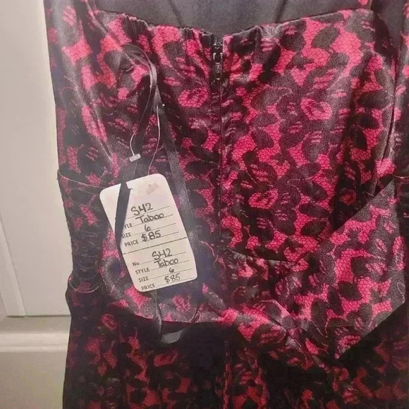 Y2k Taboo dress size 6 With adjustable straps, pull back belt, ruffled bottom. - Picture 3 of 7